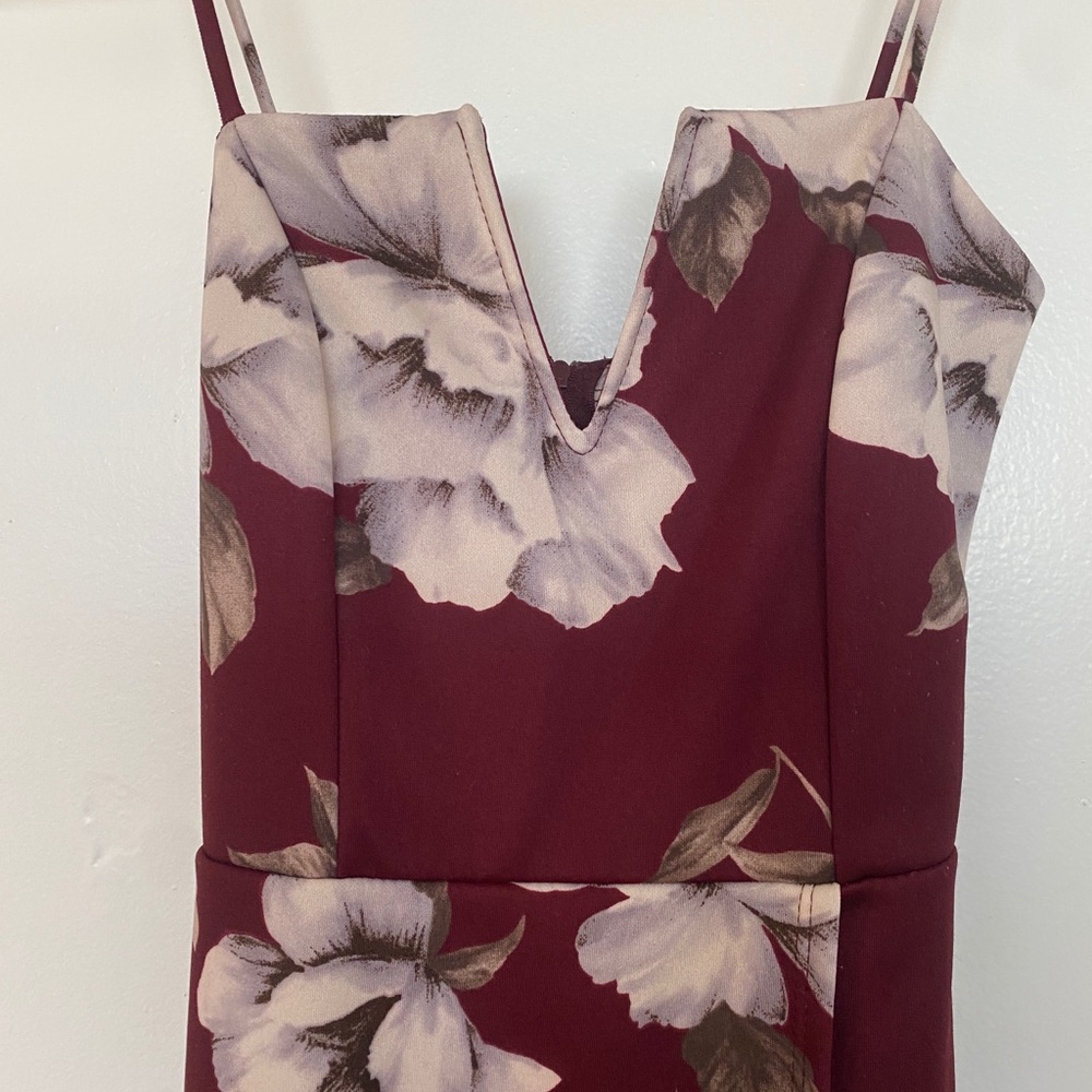 Super cute comfortable Garnet and floral dress XS